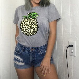 SOFT SUMMER PINEAPPLE GRAPHIC TEE 🍍